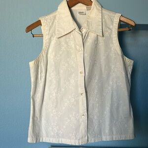 GAP Outlet White embroidered Sleeveless Blouse Size L